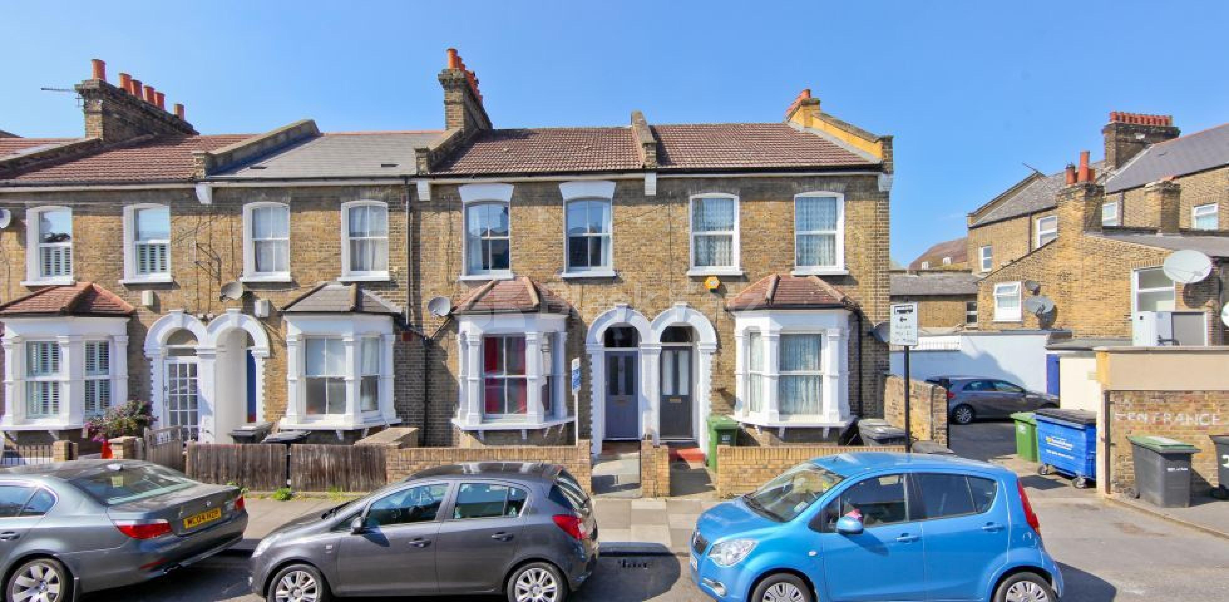 			NEW INSTRUCTION, 4 Bedroom, 1 bath, 1 reception House			 Alloa Road , Surrey Quay Canada Water SE8